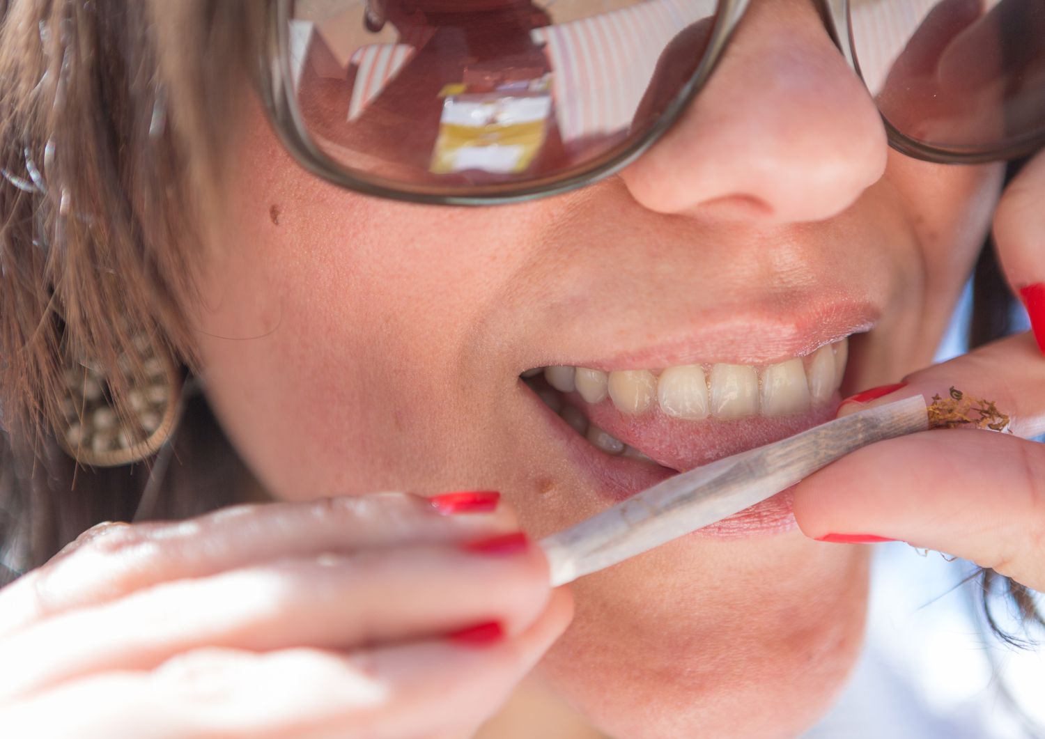 Flavour and Freshness in Pre-Rolls vs. Hand-Rolled