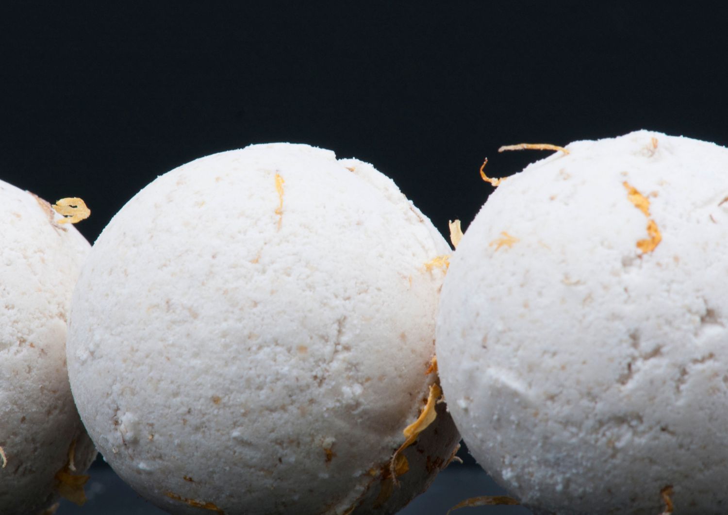 Adding Natural Scents and Colours to Your Bath Bombs