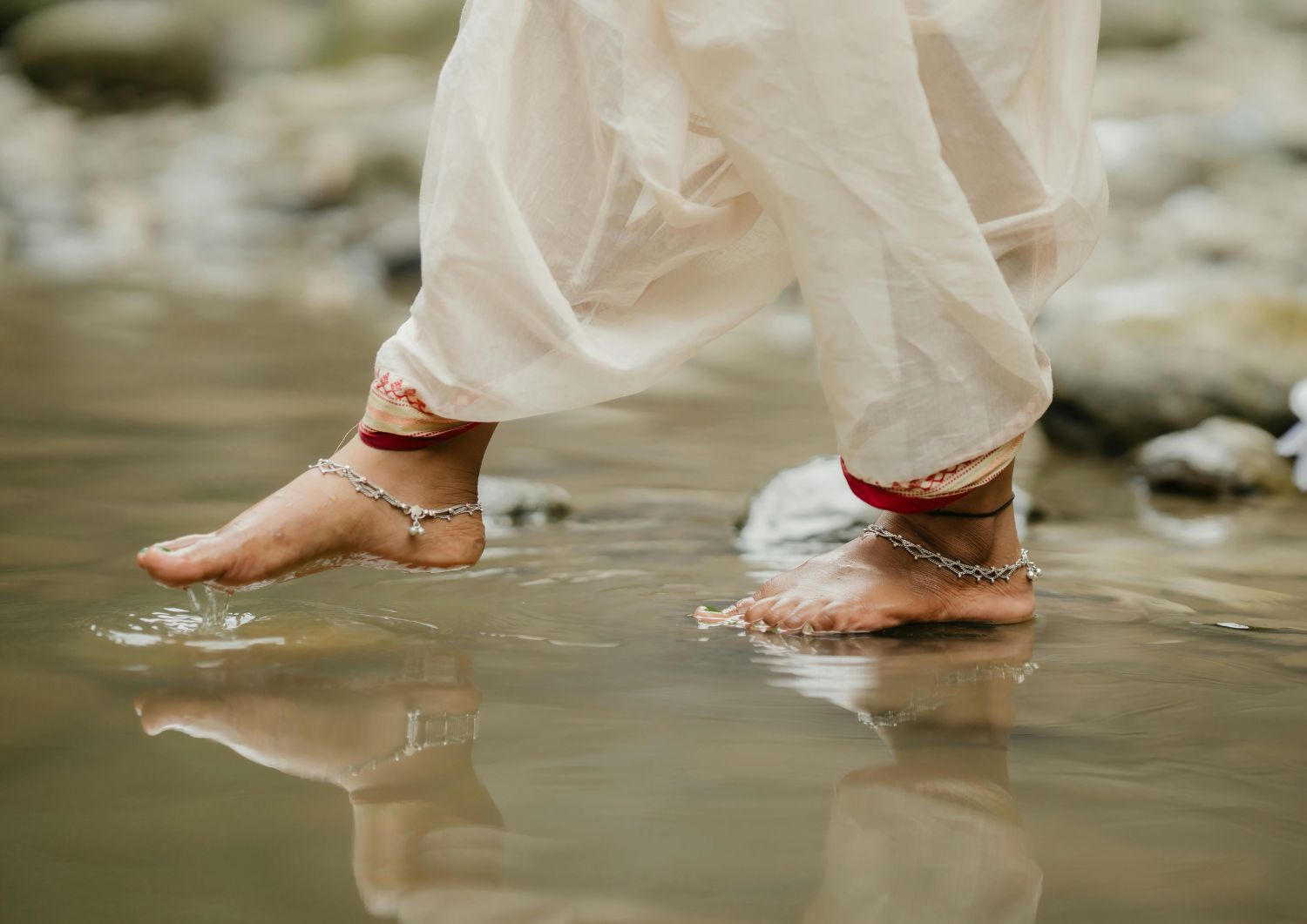 Northern Lights Meditation Sessions: Indica Magic for Mindfulness and Reflection